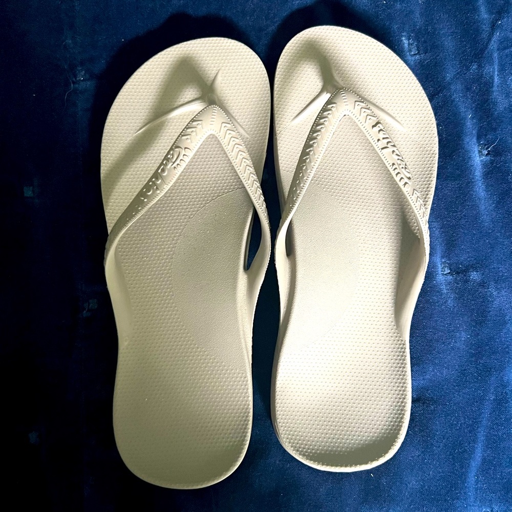 Arch Support Flip Flops - Taupe